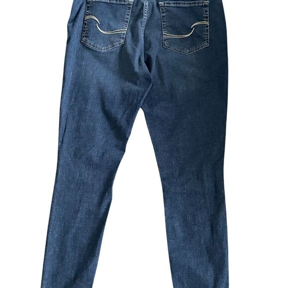 Signature by Levi Straus and Co. Women’s totally shaping pull on skinny jeans. - Picture 4 of 13